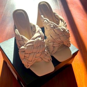 Summer heels in beige